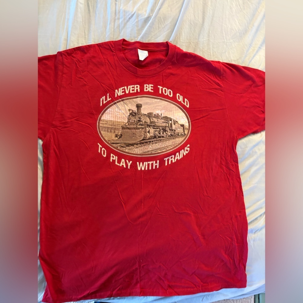 New- XL Train Lover - Captain locomotive
Red Graphic Men's T-Shirt
CSX worker